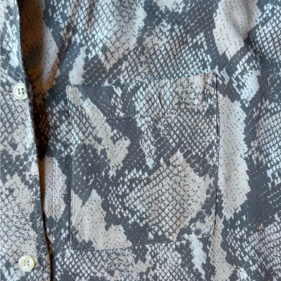 H&M light weight Viscose woven Cropped Drop Shoulder Button Up Shirt L - Picture 3 of 10